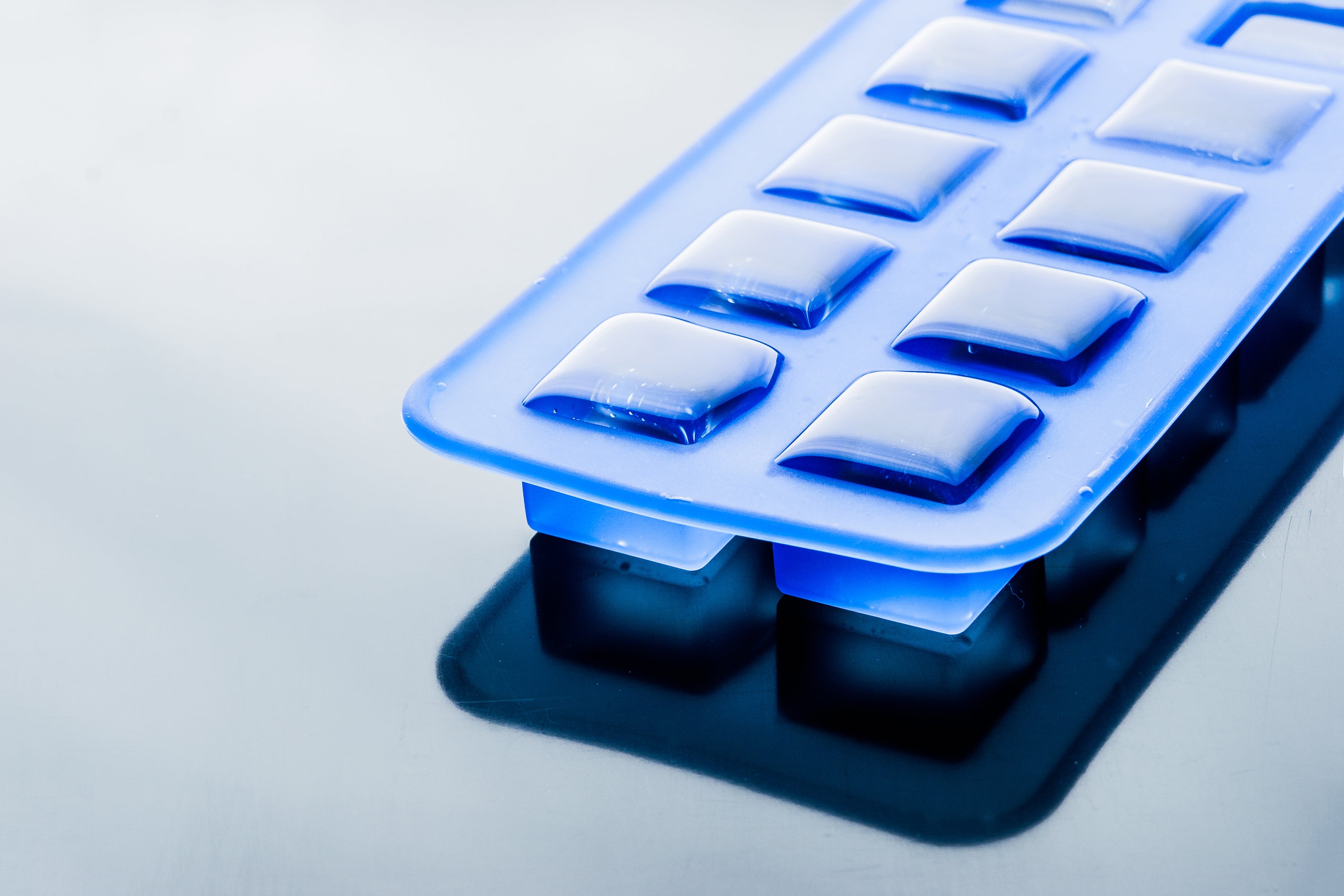 Why You Should Switch to Non Plastic Ice Cube Trays + Great Options