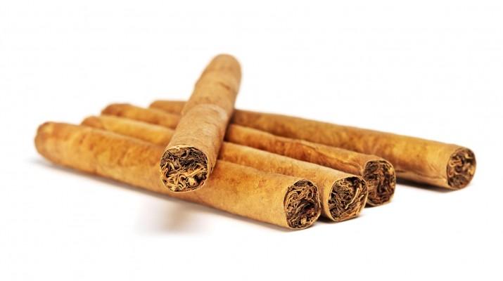 How to Save Dry Cigars vs. Damp Cigars