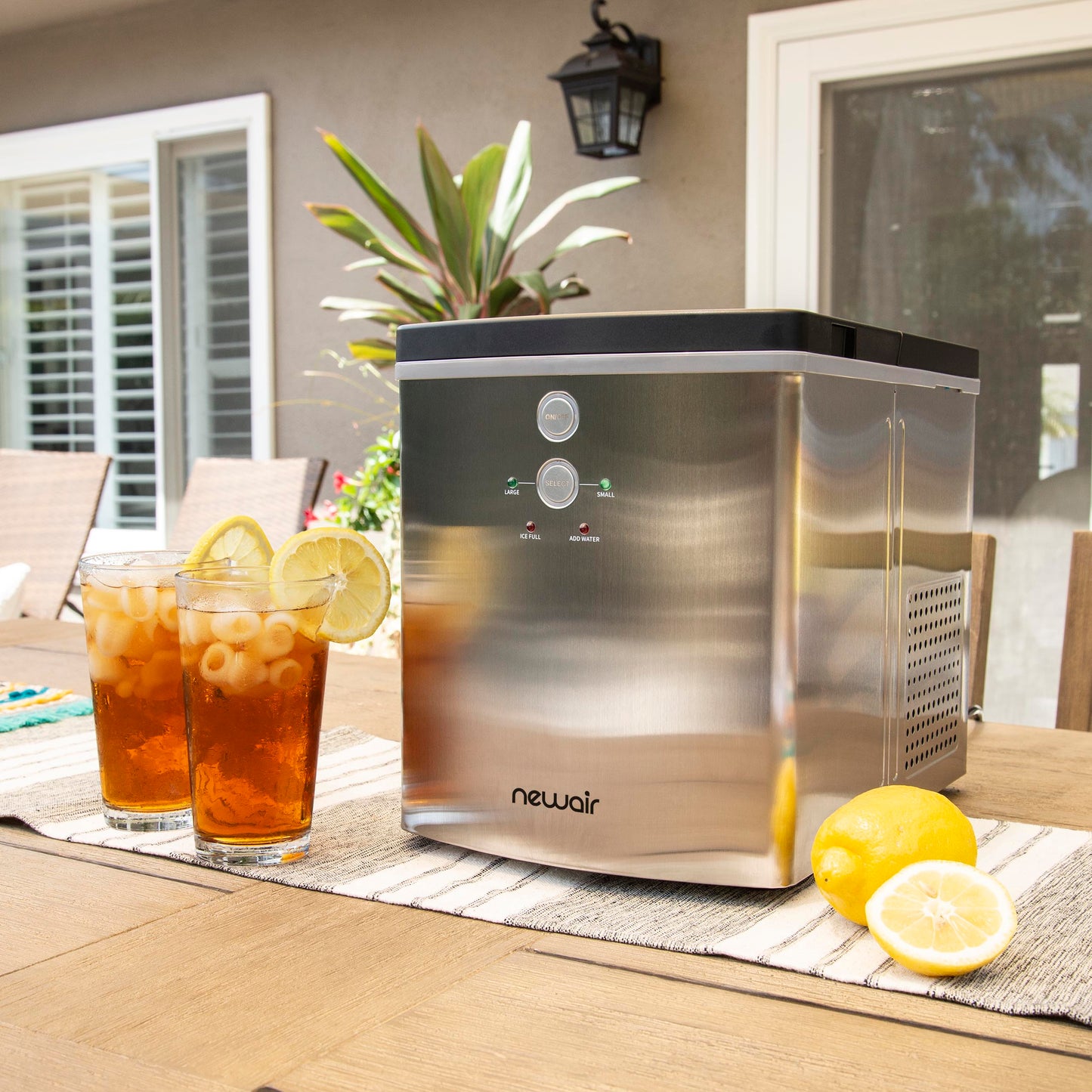 Newair® Countertop Ice Maker. Bullet Ice, 33 lbs/day - Black