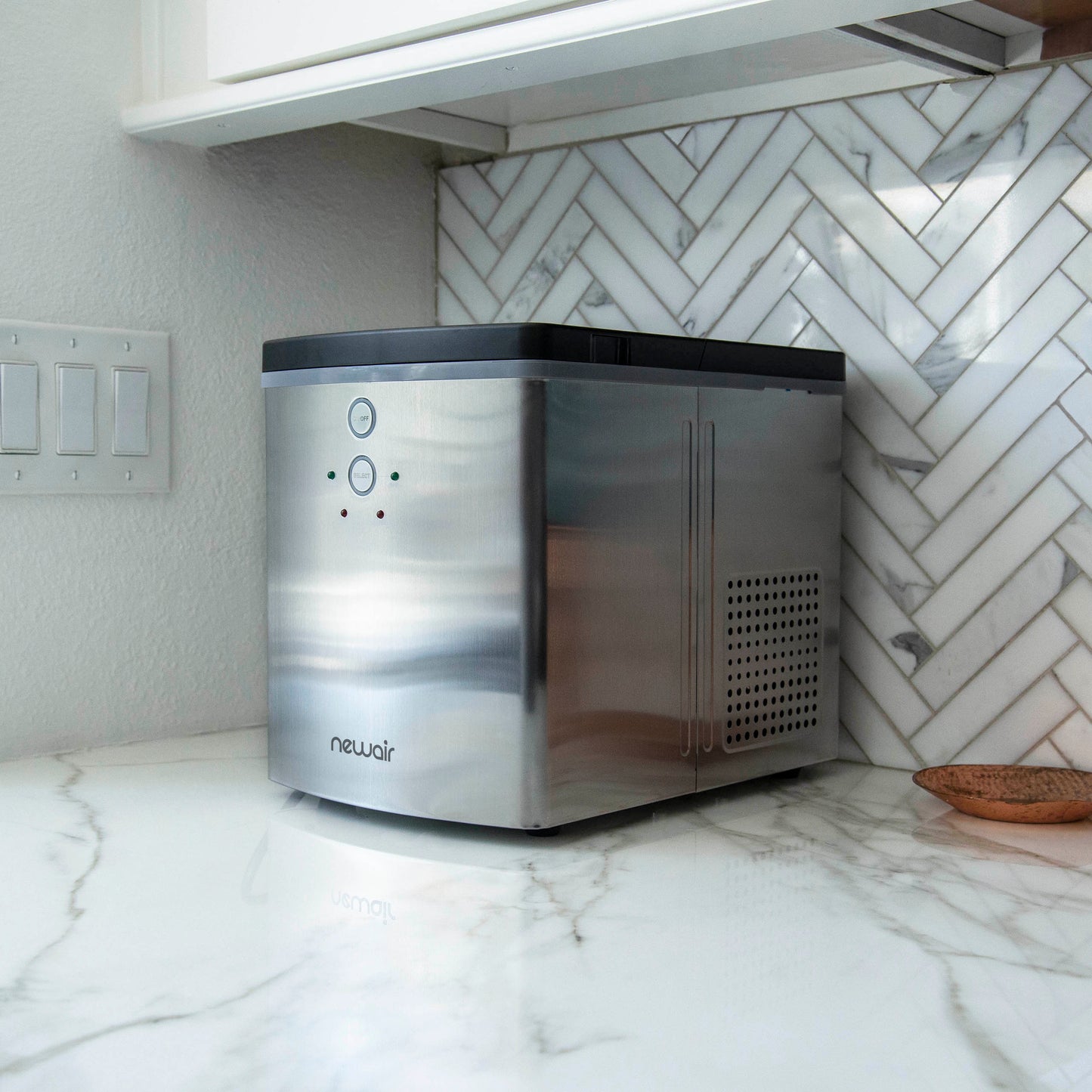 Newair® Countertop Ice Maker. Bullet Ice, 33 lbs/day - Black